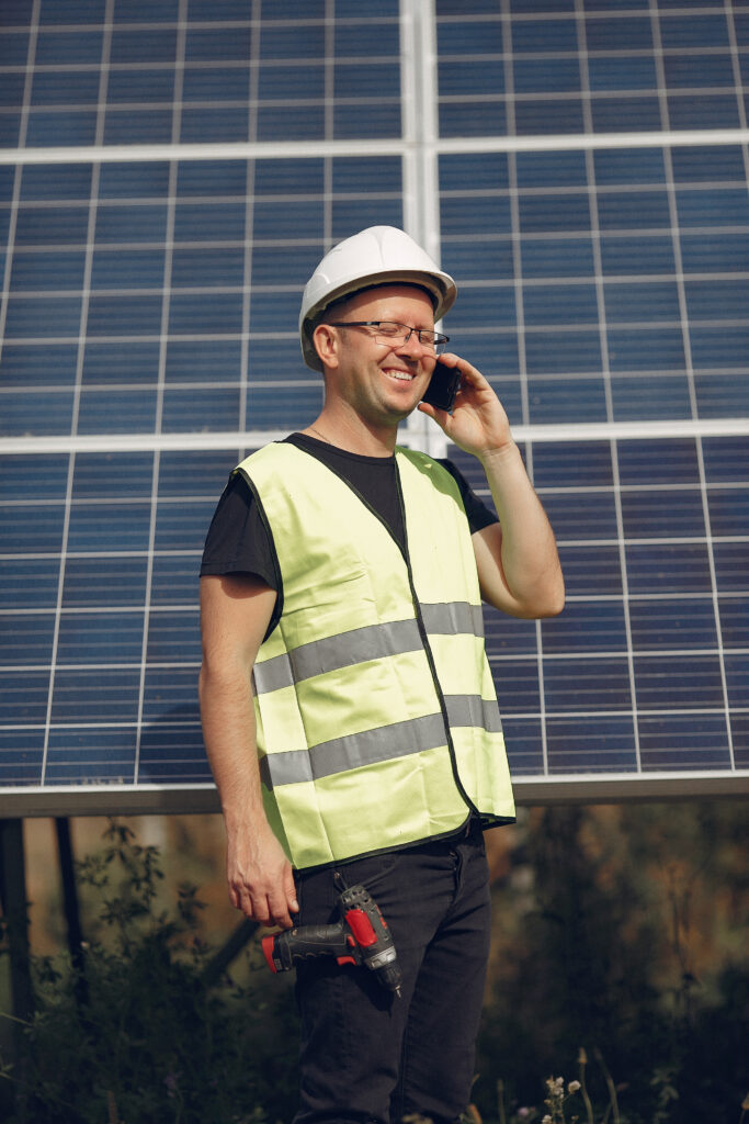Ingénieur en inspection sur une centrale solaire photovoltaïque
